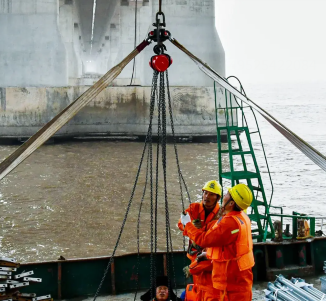 手拉葫蘆吊運鋼平臺