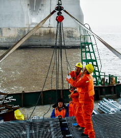 手拉葫蘆用于隨橋電纜敷設(shè)